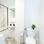 Nowogrodzka 78 - Dla 4 Osób - 200m Od Szpitala Klinicznego Na Lindleya - 1km Do Dworca Centralnego - Wifi - Smart Tv 45 Cali * Varsóvia