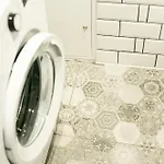 Nowogrodzka 78 - Dla 4 Osób - 200m Od Szpitala Klinicznego Na Lindleya - 1km Do Dworca Centralnego - Wifi - Smart Tv 45 Cali Apartamento *