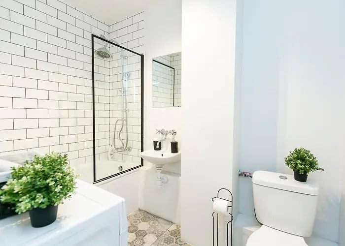 Nowogrodzka 78 - Dla 4 Osob - 200m Od Szpitala Klinicznego Na Lindleya - 1km Do Dworca Centralnego - Wifi - Smart Tv 45 Cali شقة وارسو