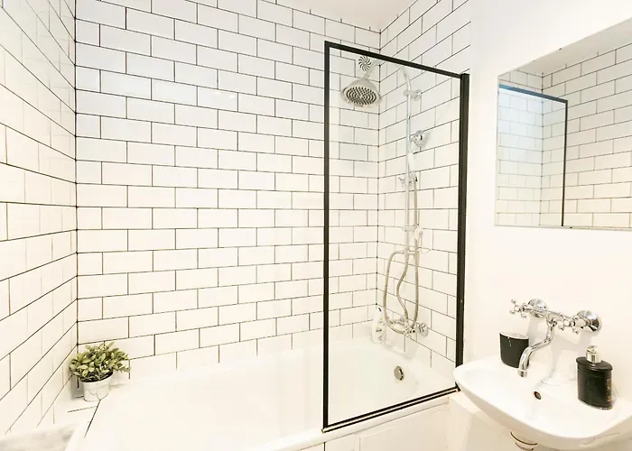 Nowogrodzka 78 - Dla 4 Osob - 200m Od Szpitala Klinicznego Na Lindleya - 1km Do Dworca Centralnego - Wifi - Smart Tv 45 Cali وارسو