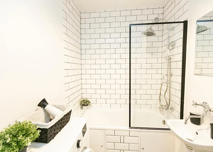 شقة Nowogrodzka 78 - Dla 4 Osob - 200m Od Szpitala Klinicznego Na Lindleya - 1km Do Dworca Centralnego - Wifi - Smart Tv 45 Cali *