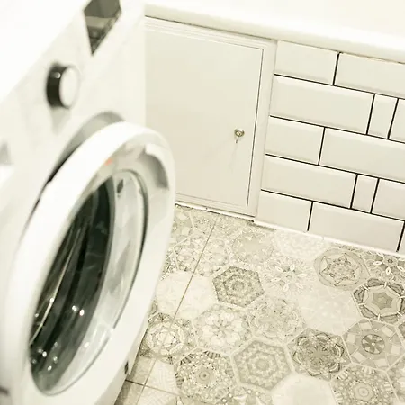 Apartament Nowogrodzka 78 - Dla 4 Osób - 200m Od Szpitala Klinicznego Na Lindleya - 1km Do Dworca Centralnego - Wifi - Smart Tv 45 Cali *