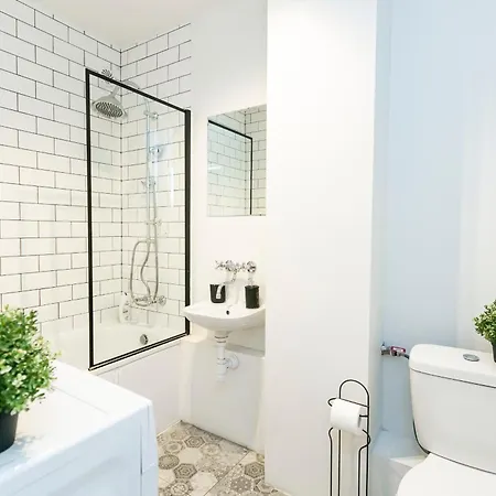 Nowogrodzka 78 - Dla 4 Osób - 200m Od Szpitala Klinicznego Na Lindleya - 1km Do Dworca Centralnego - Wifi - Smart Tv 45 Cali Apartament Warszawa