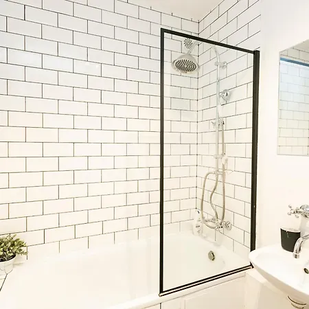 Nowogrodzka 78 - Dla 4 Osob - 200m Od Szpitala Klinicznego Na Lindleya - 1km Do Dworca Centralnego - Wifi - Smart Tv 45 Cali Varsovie