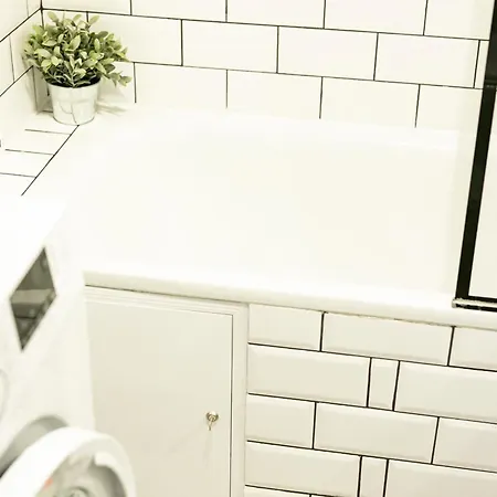 Apartament Nowogrodzka 78 - Dla 4 Osób - 200m Od Szpitala Klinicznego Na Lindleya - 1km Do Dworca Centralnego - Wifi - Smart Tv 45 Cali *