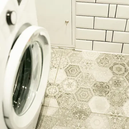 Nowogrodzka 78 - Dla 4 Osób - 200m Od Szpitala Klinicznego Na Lindleya - 1km Do Dworca Centralnego - Wifi - Smart Tv 45 Cali Apartament *