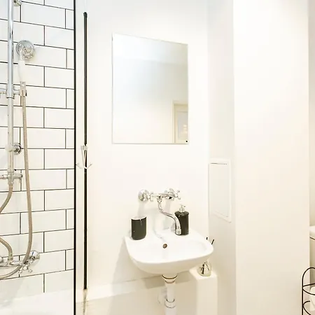 Nowogrodzka 78 - Dla 4 Osób - 200m Od Szpitala Klinicznego Na Lindleya - 1km Do Dworca Centralnego - Wifi - Smart Tv 45 Cali Apartament