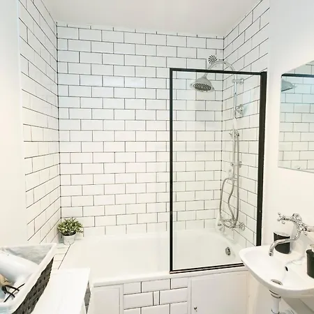 Nowogrodzka 78 - Dla 4 Osób - 200m Od Szpitala Klinicznego Na Lindleya - 1km Do Dworca Centralnego - Wifi - Smart Tv 45 Cali