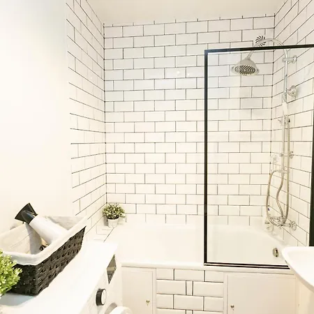 شقة Nowogrodzka 78 - Dla 4 Osob - 200m Od Szpitala Klinicznego Na Lindleya - 1km Do Dworca Centralnego - Wifi - Smart Tv 45 Cali *