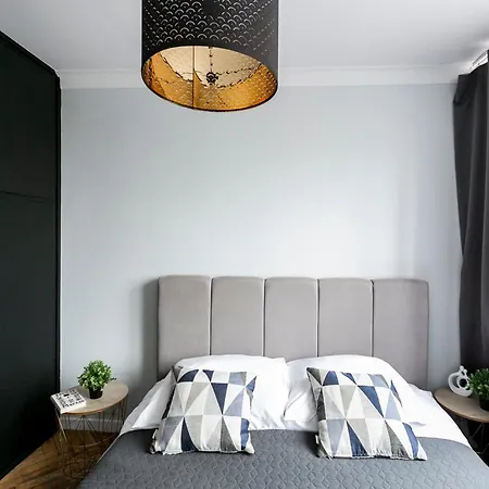 Apartment Nowogrodzka 78: With Smart Tv Near Lindleya Hospital Warsaw